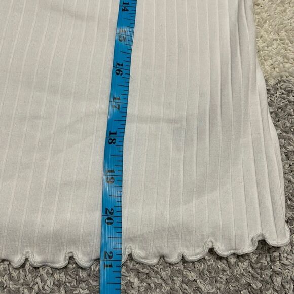 NWT- Old Navy - XXL. Fitted Crop Lettuce Hem Ribbed Tank - Picture 5 of 6